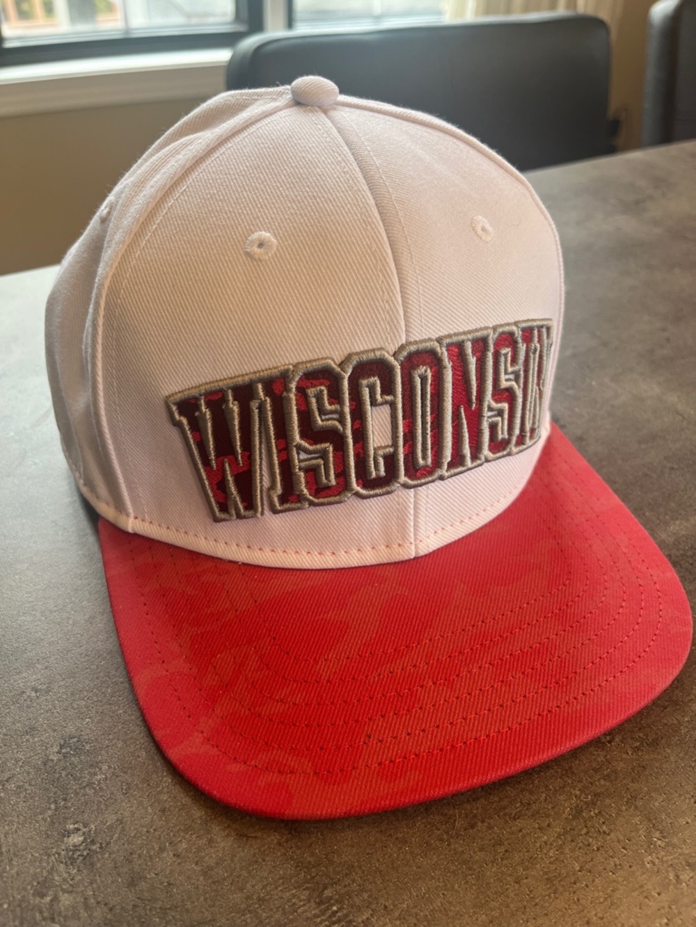 Under Armour University of Wisconsin Fitted Stretch Hat